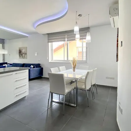 Phaedrus Living: Modern Flat Strovolos 201 *