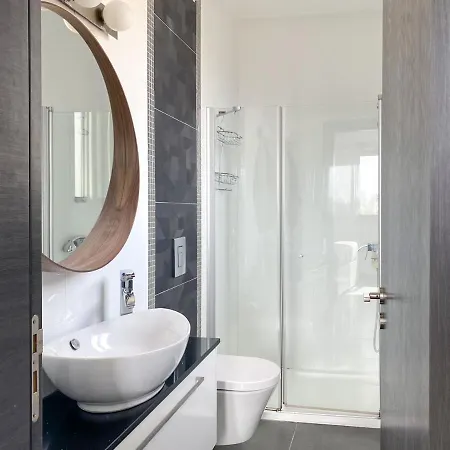 Phaedrus Living: Modern Flat Strovolos 201 * Nikozja